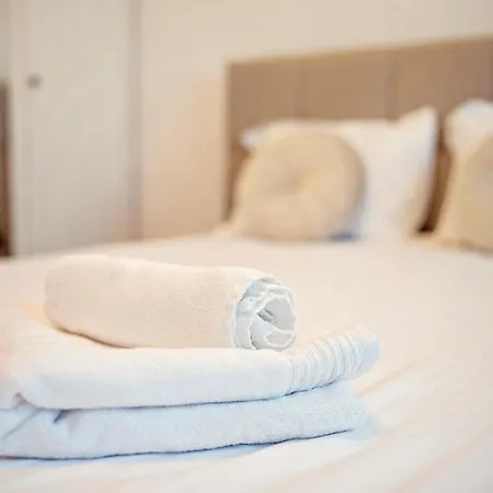 Modern Sea View 2bd Next To Sea Garden By Apartmax Apartment Warna