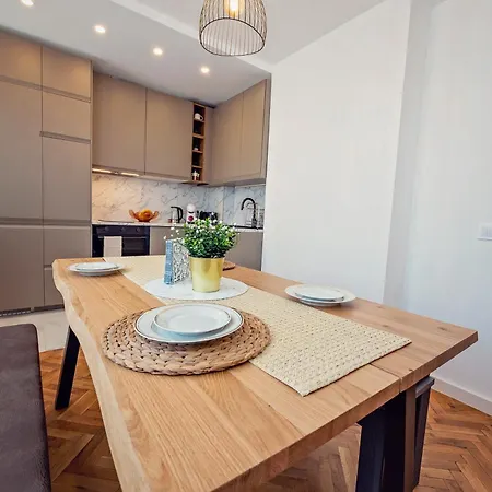 Modern Sea View 2bd Next To Sea Garden By Apartmax Warna