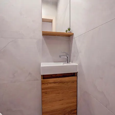 Modern Sea View 2bd Next To Sea Garden By Apartmax