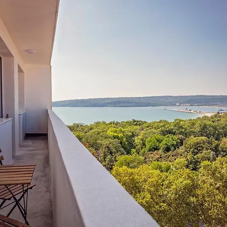 Apartment Modern Sea View 2bd Next To Sea Garden By Apartmax Warna
