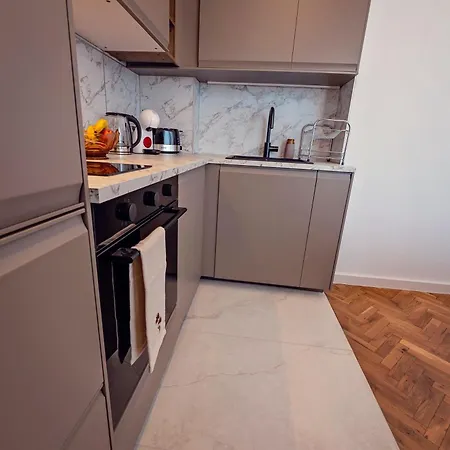 Apartment Modern Sea View 2bd Next To Sea Garden By Apartmax *