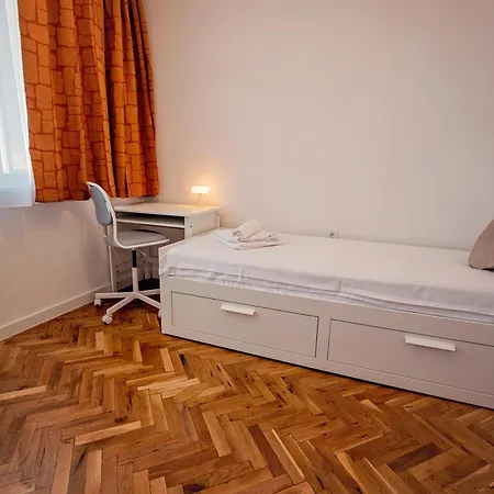 Modern Sea View 2bd Next To Sea Garden By Apartmax Apartment Warna